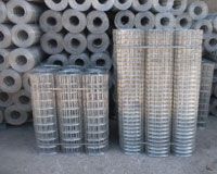 Welded wire nets for fencing